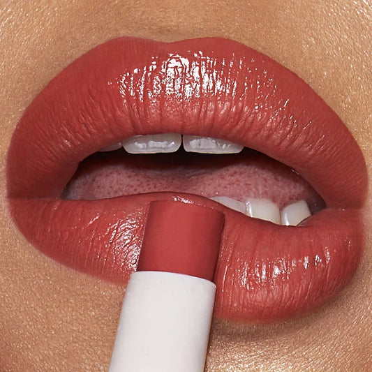 Charlotte Tilbury 
Hyaluronic Happikiss Lipstick Balm